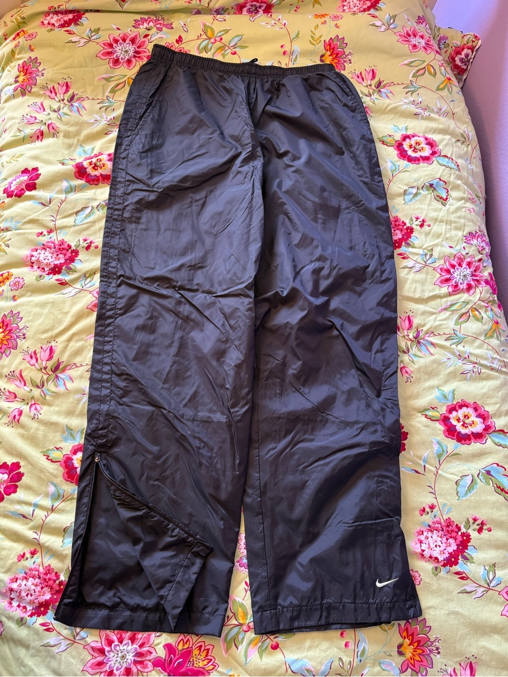 Nike Vintage ankle zip black windbreaker track pants size Large 31” inseam GUC